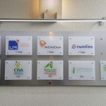 Structure alu pour plaques plexi avec rampe led - EURHODE signalétique